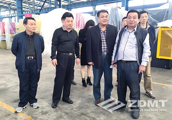 馬鞍山市政協(xié)副主席魏正平來我公司參觀考察4 馬鞍山市政協(xié)副主席魏正平來我公司參觀考察4