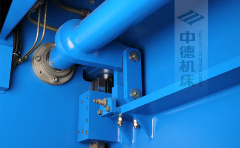 ZDPK-8025配有中德公司最新型扭軸同步裝置，強(qiáng)度高，能調(diào)節(jié)，專利技術(shù).jpg
